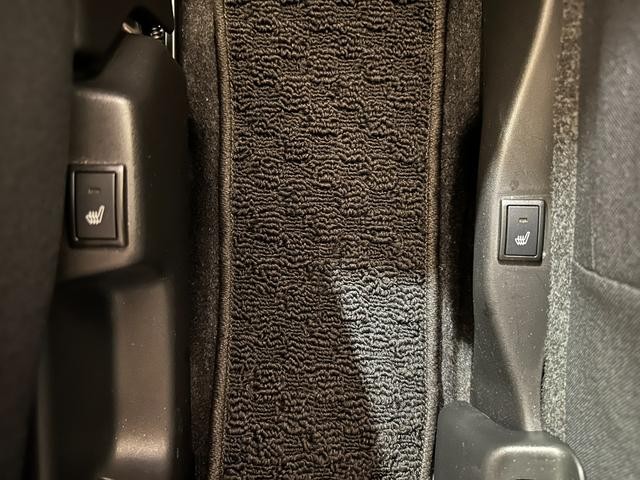 0509824A30261020W00706.jpg