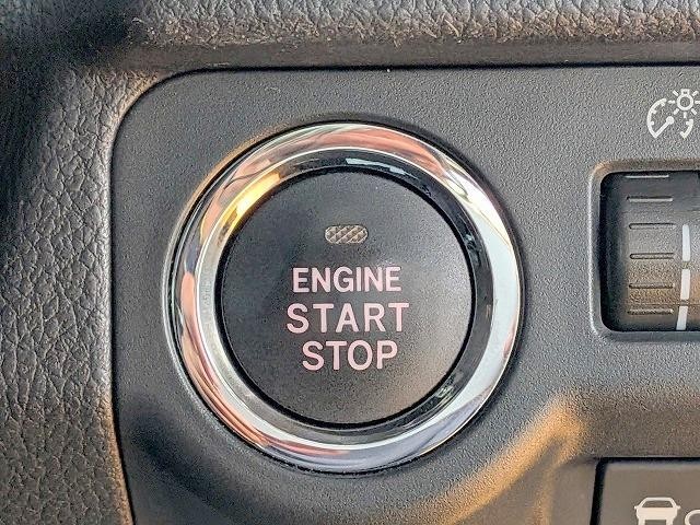 0560069A20260425W00111.jpg