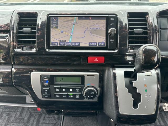0207257A30260608W00115.jpg