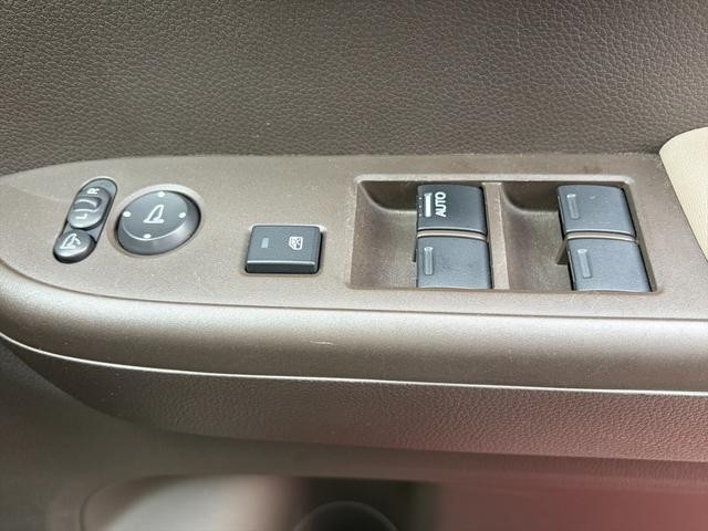 0300918A30260907W00116.jpg