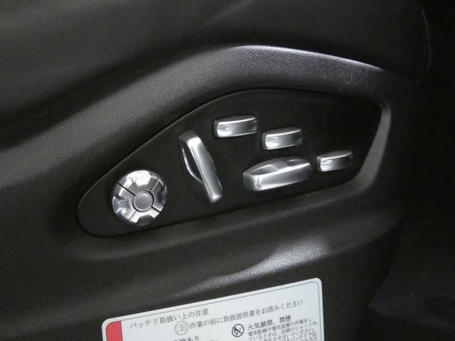 9540272A30260806W00219.jpg