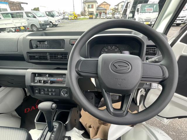 0508221A30260426W00111.jpg