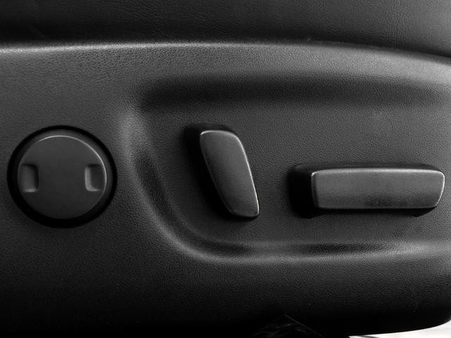 0541173A30261019W00213.jpg