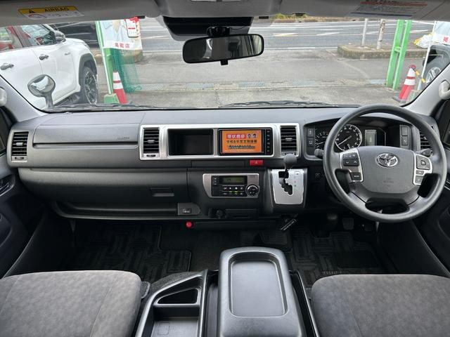 0561411A30261027W00212.jpg