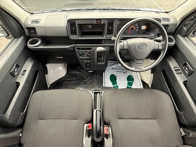 0580637A30261027W00201.jpg