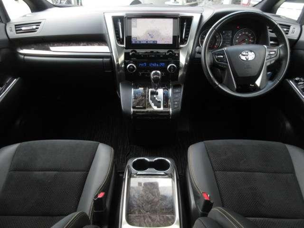 2021 Toyota Alphard, photo 1 of 1
