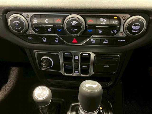 24401902_carP_l_16.jpg