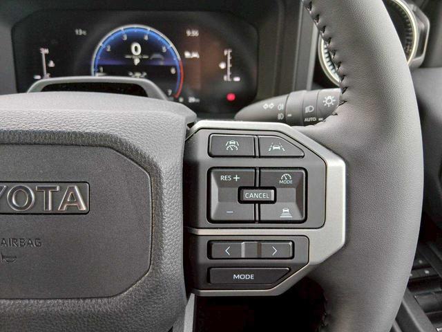 0510824A30251106W00215.jpg