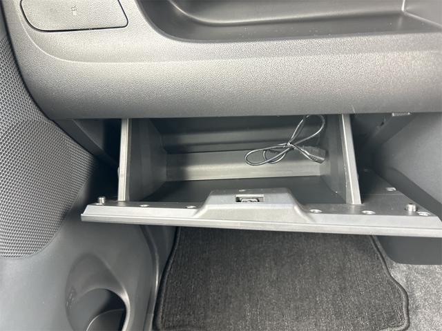 0403506A30260907W01210.jpg