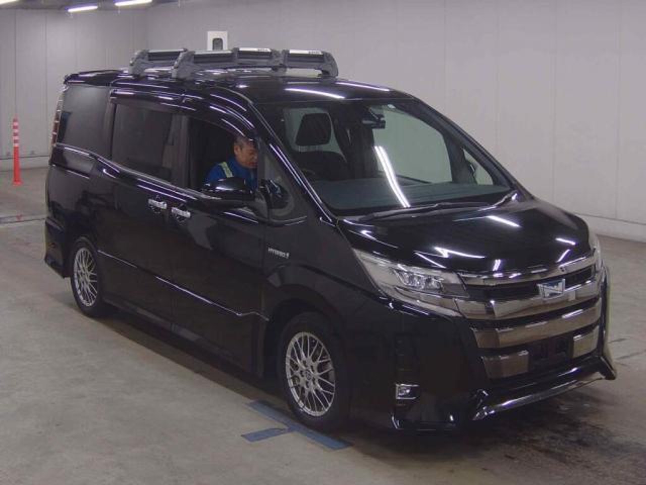 2019 Toyota Noah, photo 1 of 1