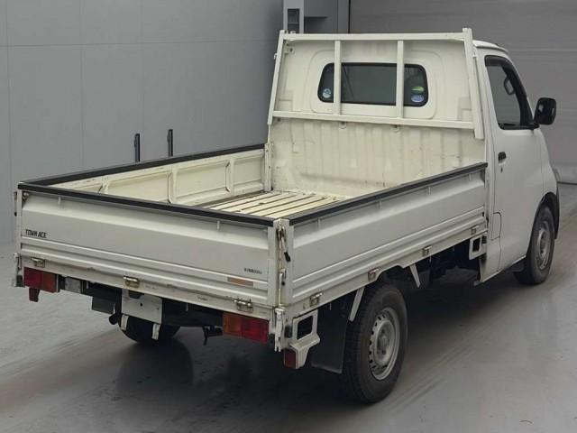 23909326_carP_l_3.jpg