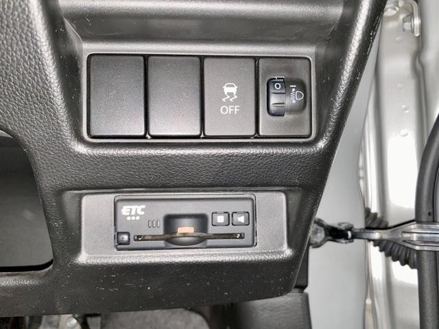 0500411A30261021W00115.jpg