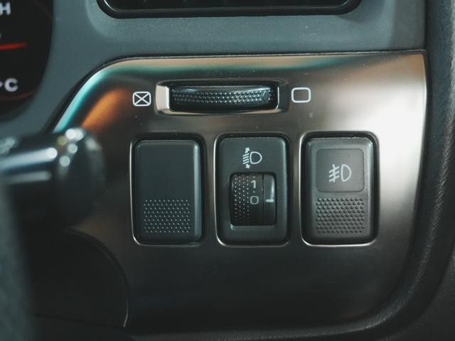 0561237A30260817W00216.jpg