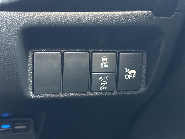 0601472A30260826W00213.jpg