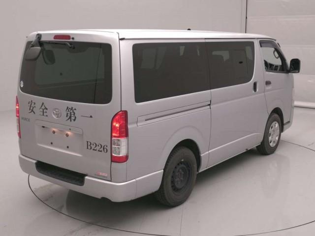 23909421_carP_l_3.jpg
