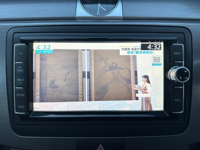 9900146A30261023W00218.jpg