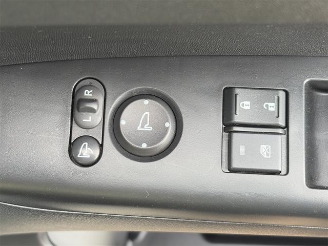 0303430A30260605W00110.jpg