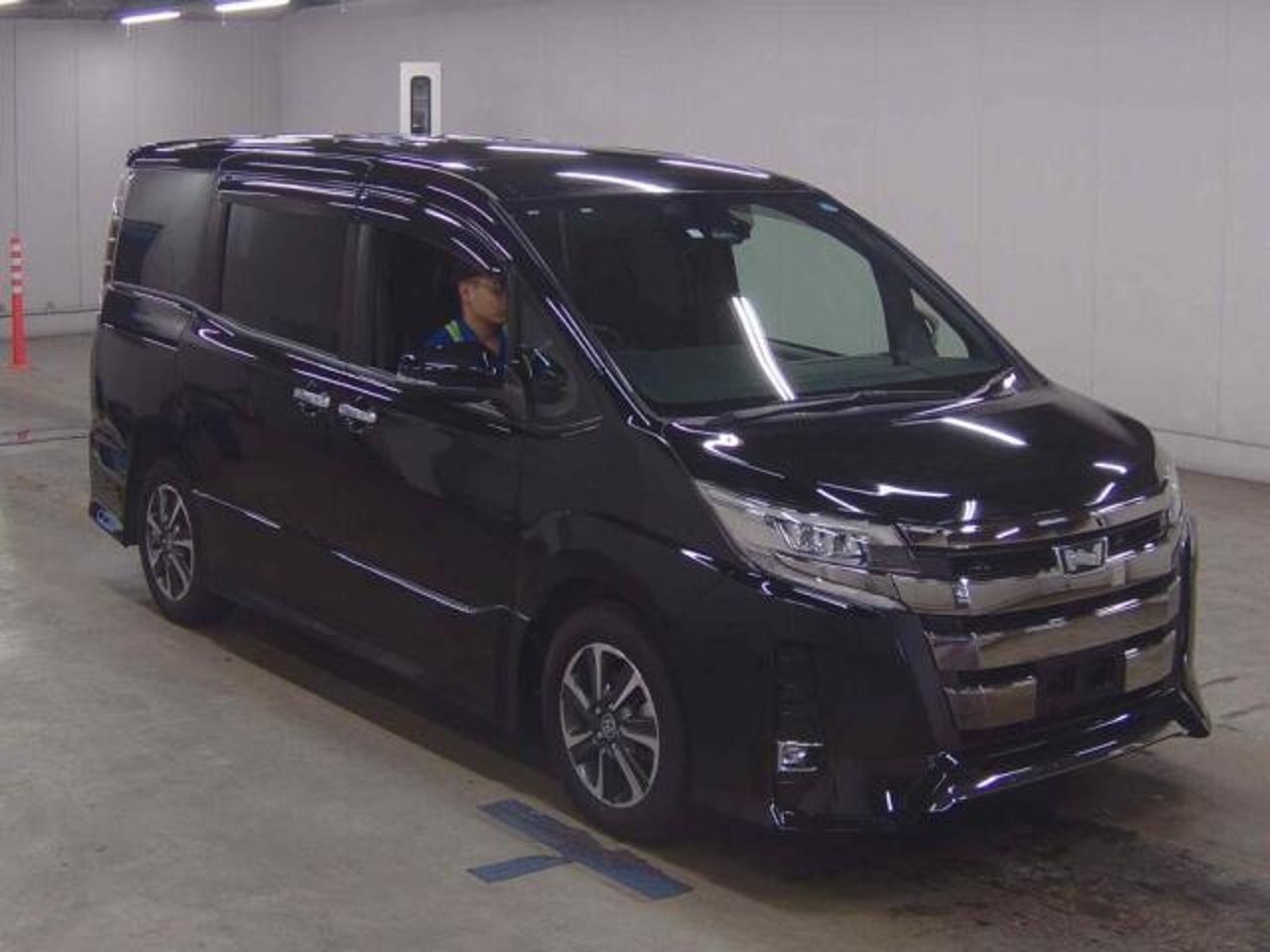 2019 Toyota Noah, photo 1 of 1
