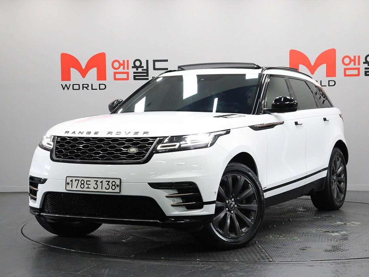 2019 Land Rover Rover, photo 1 of 1