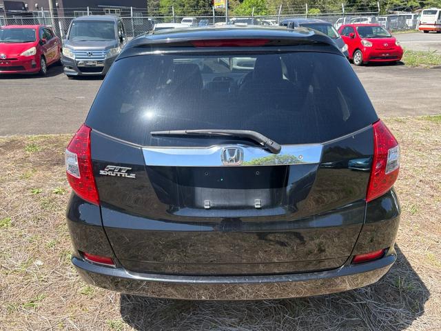 1101589A30260418W00212.jpg