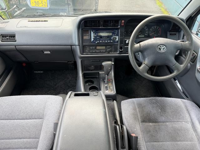 0208398A30260922W00115.jpg