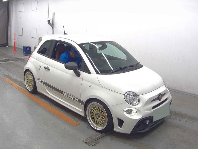 26048582_carP_l_10.jpg
