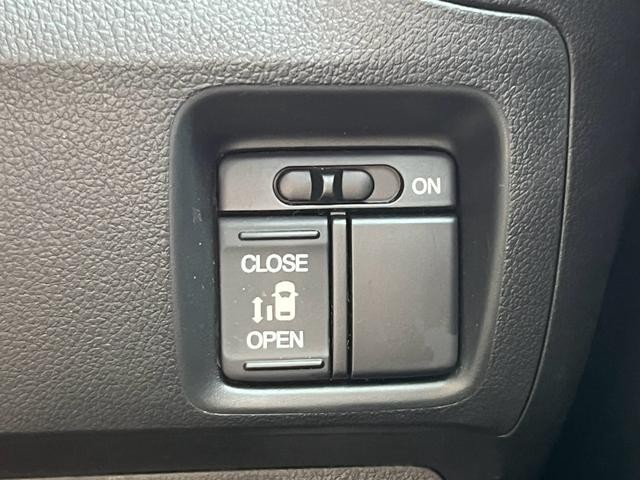 0560808A30260825W00106.jpg