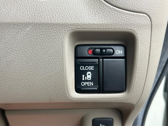 0207992A30261023W00109.jpg