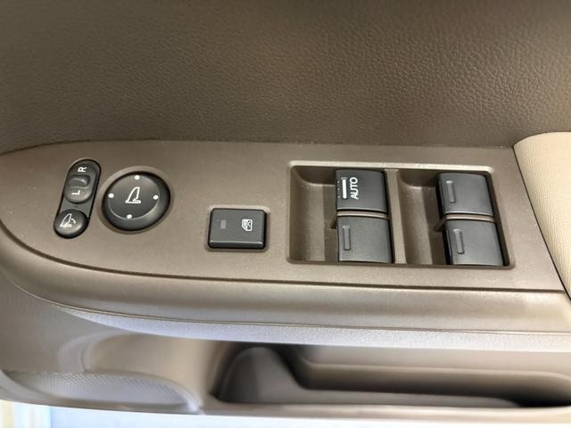 0300353A30260729W00119.jpg