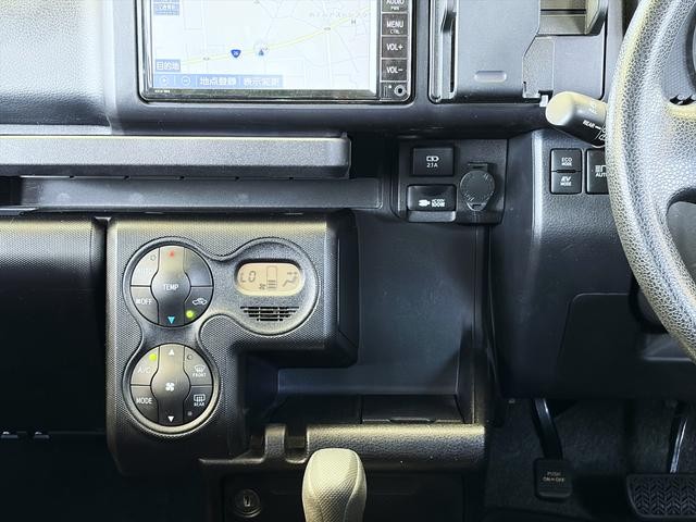 0702688A30261003W00217.jpg