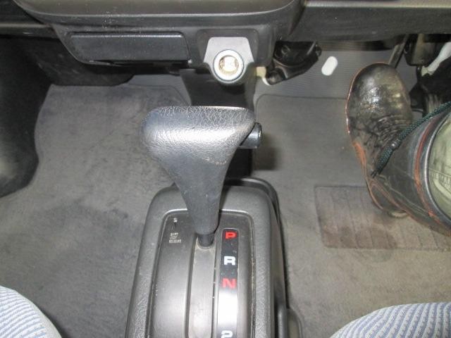 0560133A30261027W00914.jpg