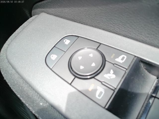 0800205A30260812W00115.jpg