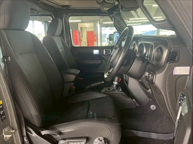 23728602_carP_l_14.jpg