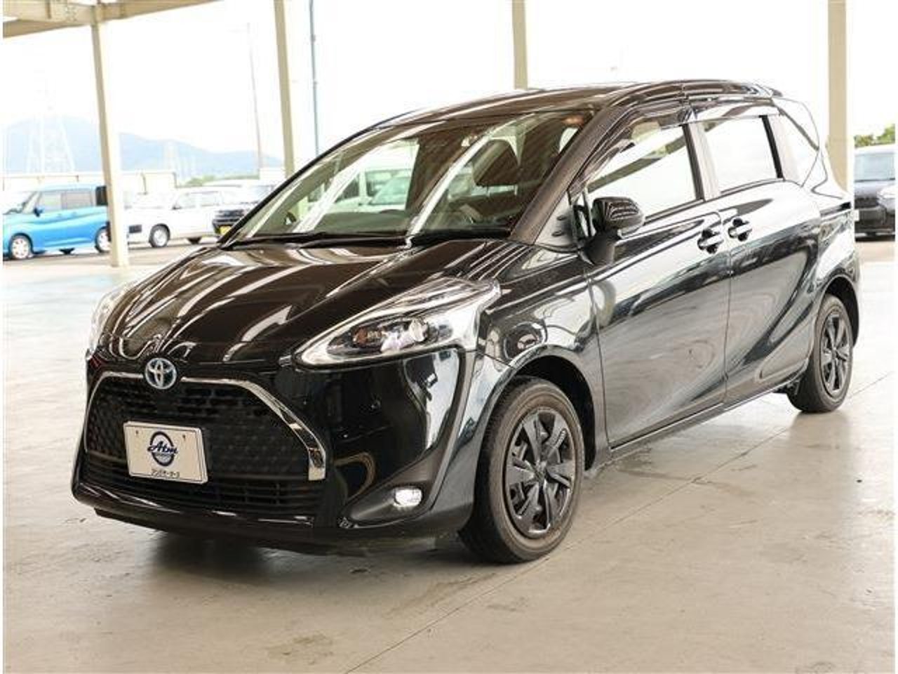 2021 Toyota Sienta, photo 1 of 1