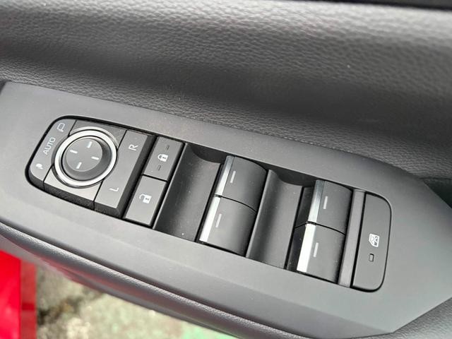 0500054A30261024W00217.jpg