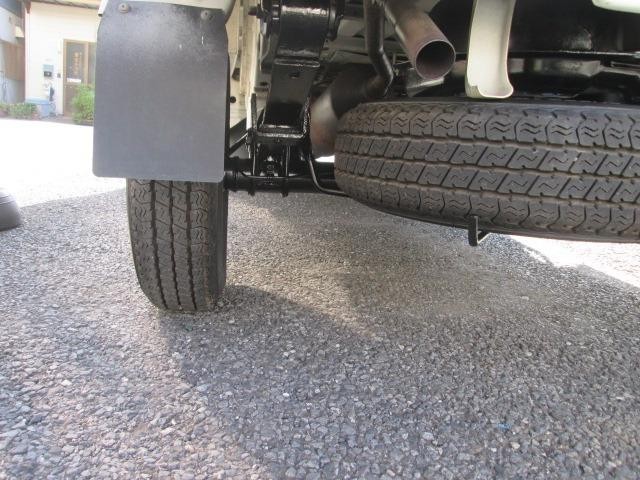 0560133A30261027W00313.jpg