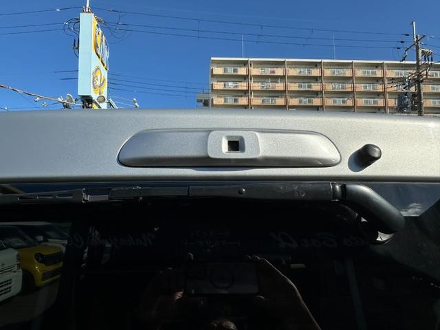 0700424A30261003W00212.jpg