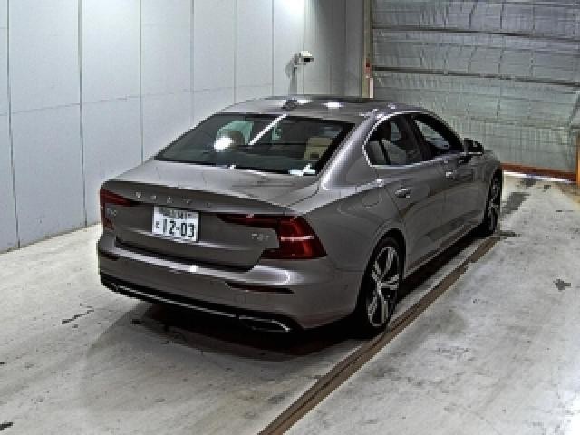 27210442_carP_l_10.jpg
