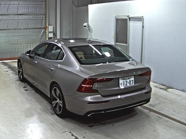 27210442_carP_l_3.jpg