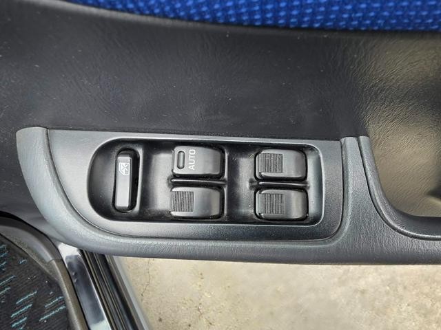 0403642A30260810W00114.jpg