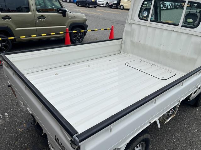 0303689A30260903W00217.jpg