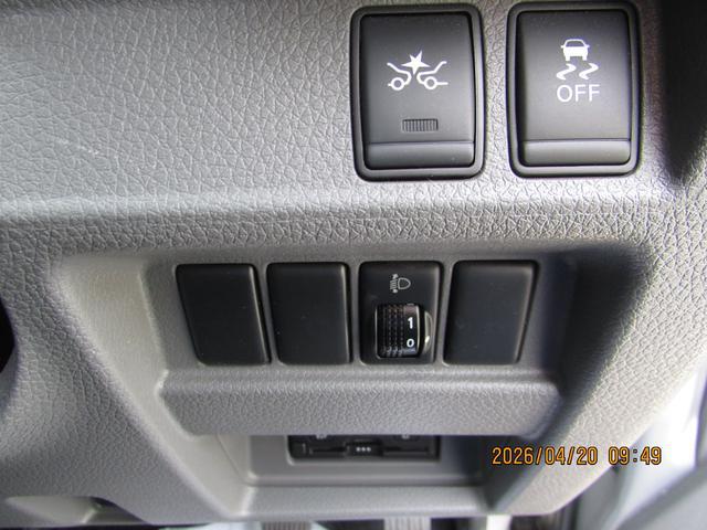 0561293A30260419W00114.jpg
