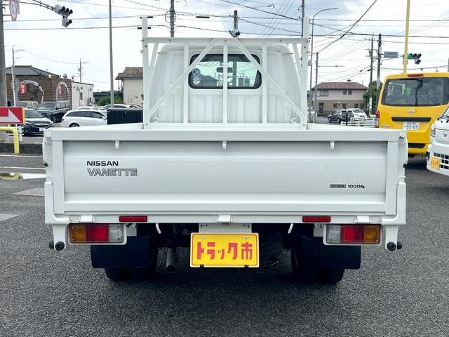 0208643A30260425W00104.jpg