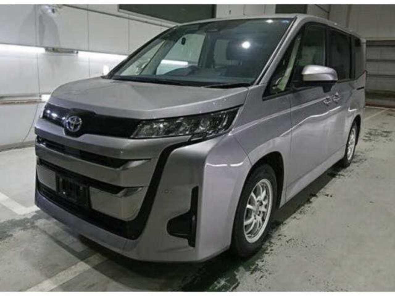 2023 Toyota Noah, photo 1 of 1
