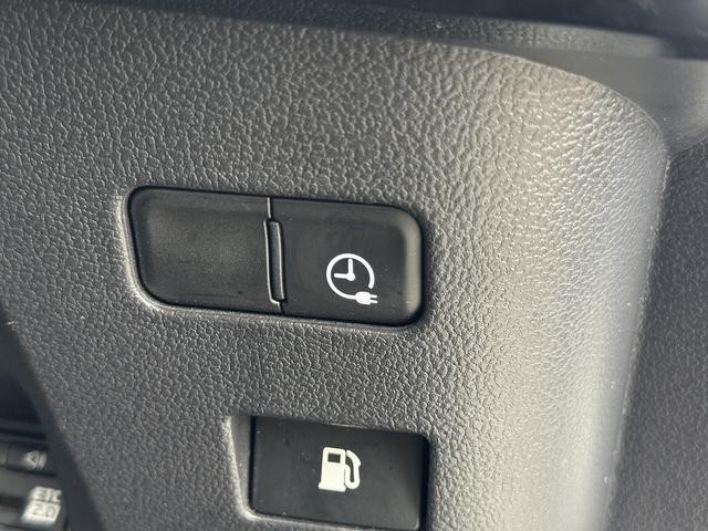 0204276A30260830W00212.jpg