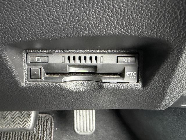 0204276A30260915W00105.jpg
