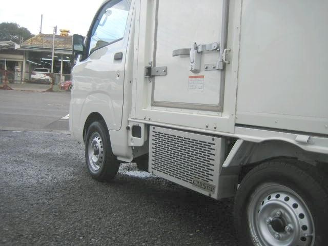 0560040A30261023W00114.jpg