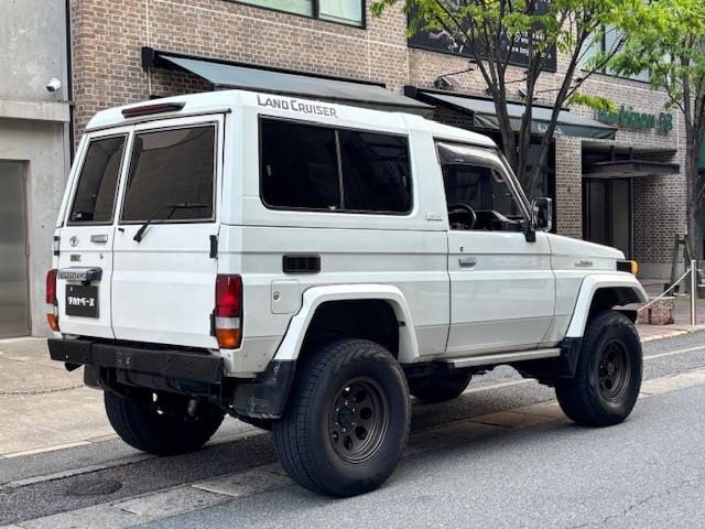 0801987A30260504W00105.jpg