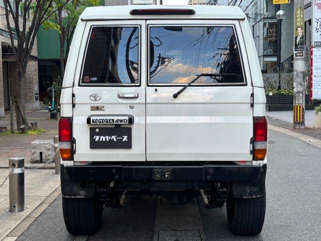 0801987A30260504W00106.jpg