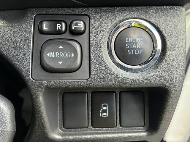 0404372A30260905W00216.jpg